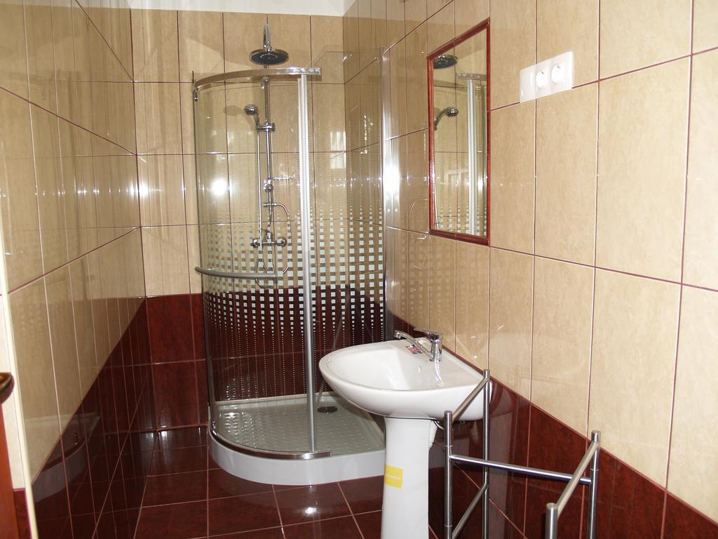 Liliom Apartman Gyula Exteriör bild