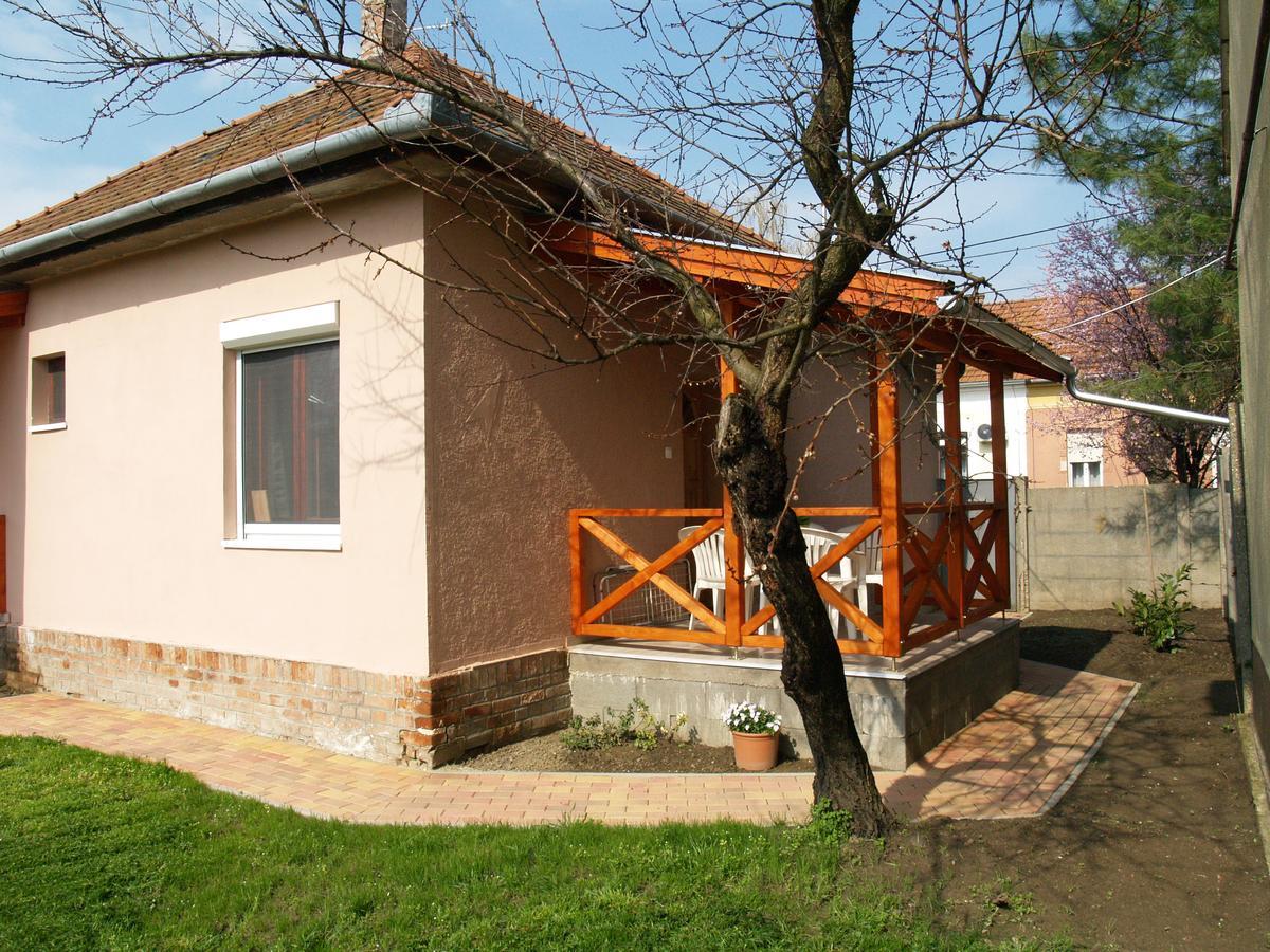 Liliom Apartman Gyula Exteriör bild