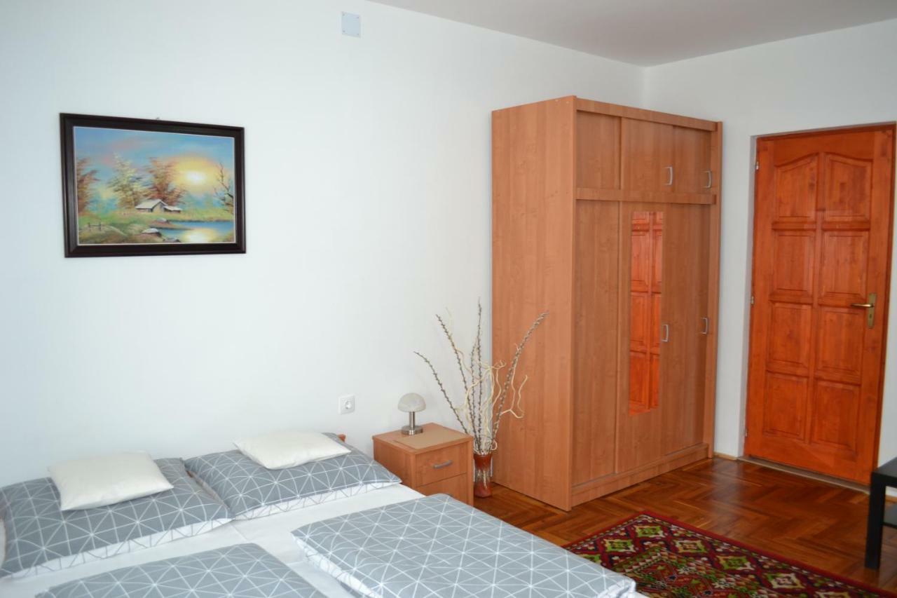 Liliom Apartman Gyula Exteriör bild