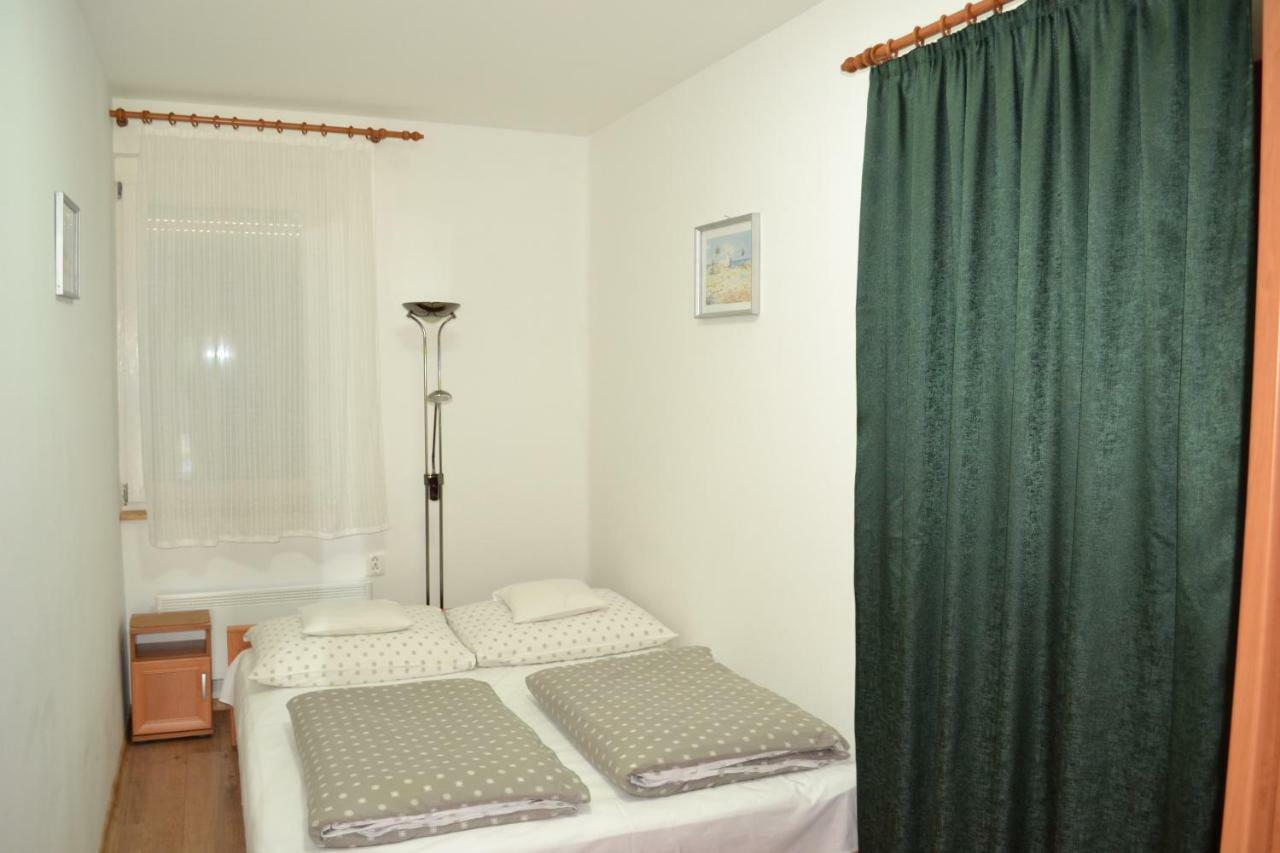 Liliom Apartman Gyula Exteriör bild